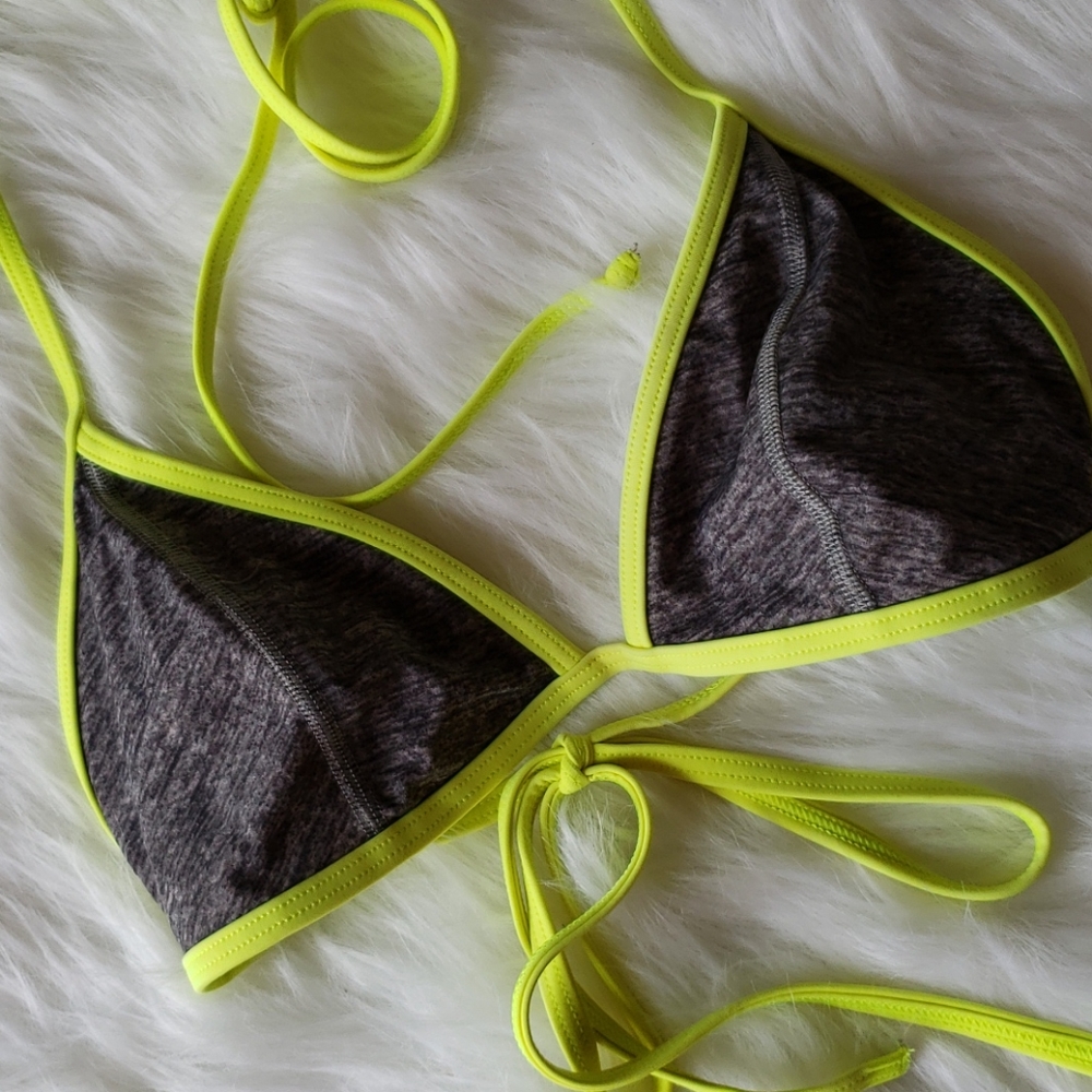 PINK Victoria's Secret Bikini Top Size M